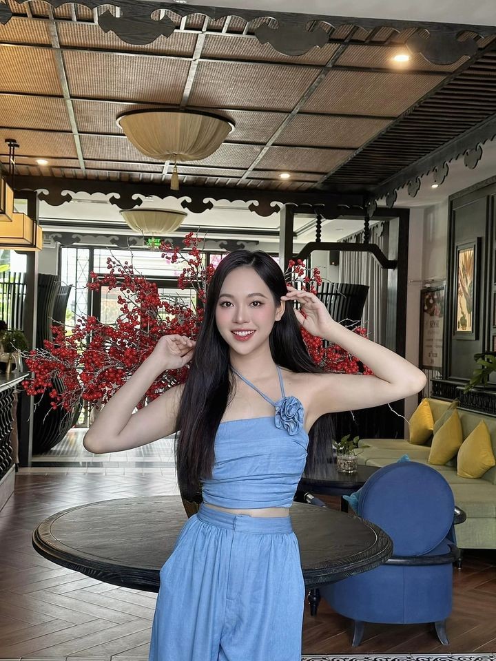 Á hậu Trịnh Thùy Linh