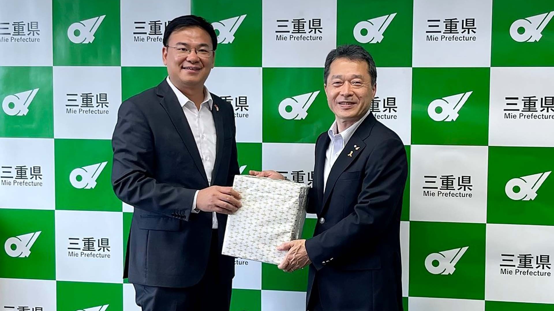 dai su pham quang hieu tham lam viec tai tinh mie nhat ban