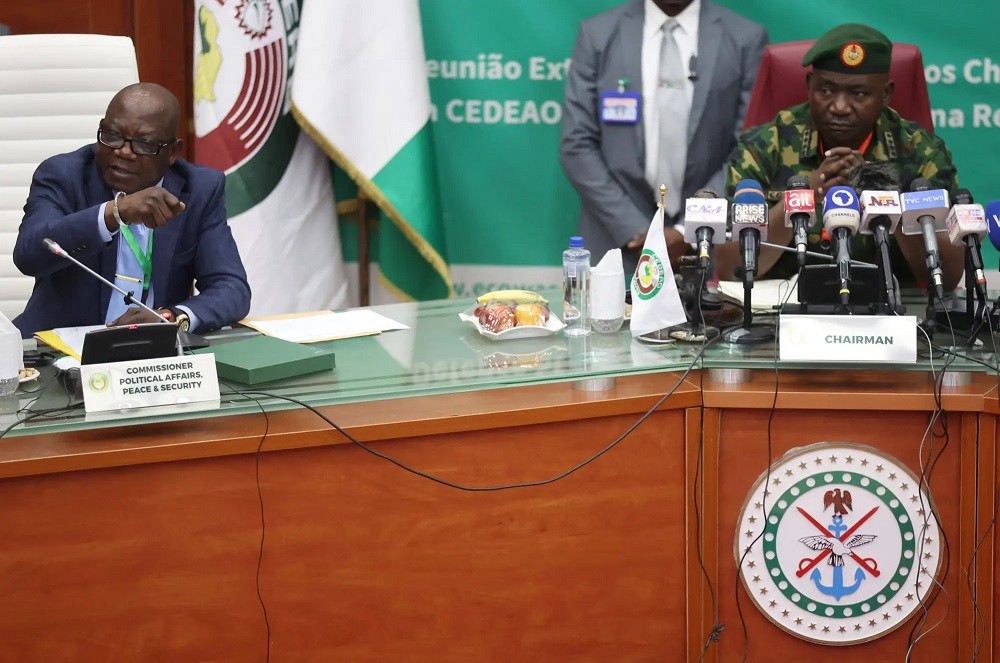 (08.03) Ủy viên của ECOWAS Abdel-Fatau Musah (bên trái) cho biết khối đã cử một phái đoàn tới Niger để đàm phán. (Nguồn: AFP) (08.03) Ủy viên của ECOWAS Abdel-Fatau Musah (bên trái) cho biết khối đã cử một phái đoàn tới Niger để đàm phán. (Nguồn: AFP)