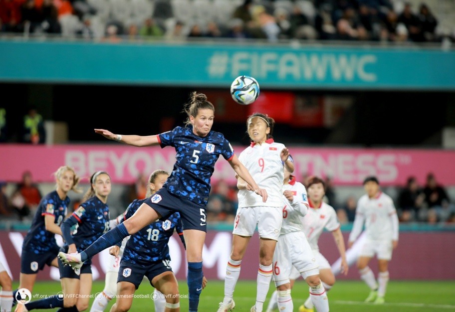 VFF và HLV Mai Đức Chung tin vào tương lai tươi sáng của các cầu thủ tuyển nữ Việt Nam VFF và HLV Mai Đức Chung tin vào tương lai tươi sáng của các cầu thủ tuyển nữ Việt Nam