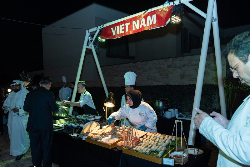 Ẩm thực Việt Nam được phục vụ bởi đầu bếp Việt tại một sự kiện quảng bá du lịch được tổ chức đầu năm nay Ẩm thực Việt Nam được phục vụ bởi đầu bếp Việt tại một sự kiện quảng bá du lịch được tổ chức đầu năm nay