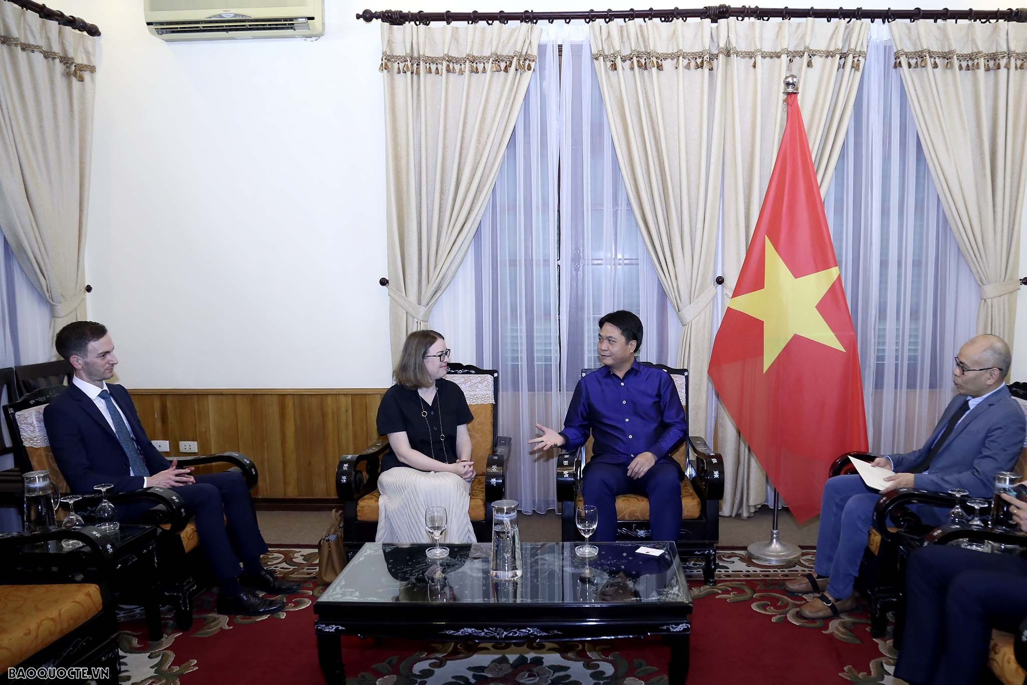 Cục Lễ tân Nhà nước tiếp nhận bản sao Thư ủy nhiệm bổ nhiệm Đại sứ Ireland tại Việt Nam