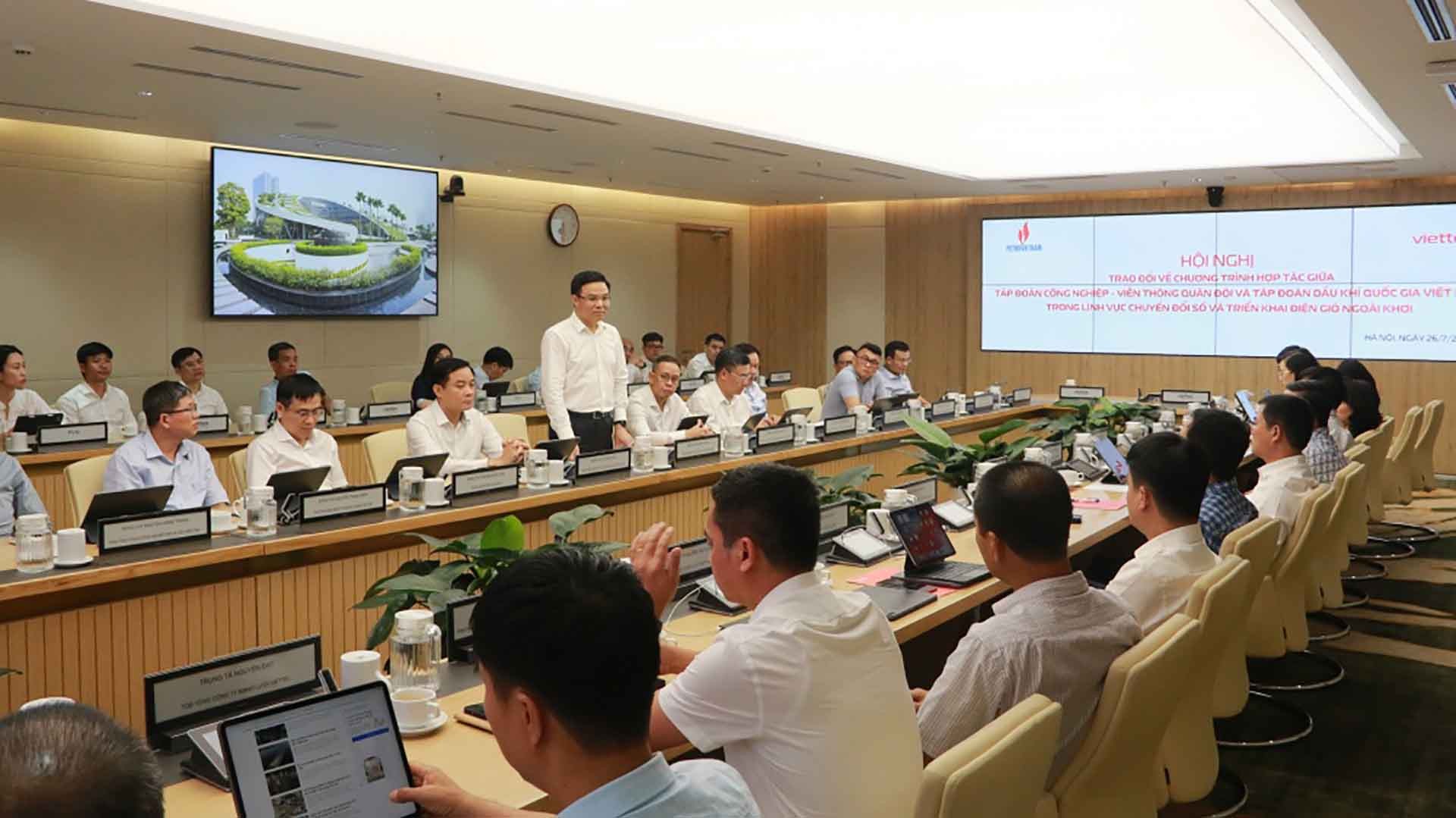 Tổng giám đốc PetroVietnam Lê Mạnh Hùng phát biểu tại buổi làm việc với Viettel. (Nguồn: PVN) Tổng giám đốc PetroVietnam Lê Mạnh Hùng phát biểu tại buổi làm việc với Viettel. (Nguồn: PVN)
