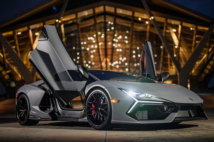 Cận cảnh siêu xe Lamborghini Revuelto ra mắt tại Thái Lan, giá gần 32 tỷ đồng Cận cảnh siêu xe Lamborghini Revuelto ra mắt tại Thái Lan, giá gần 32 tỷ đồng