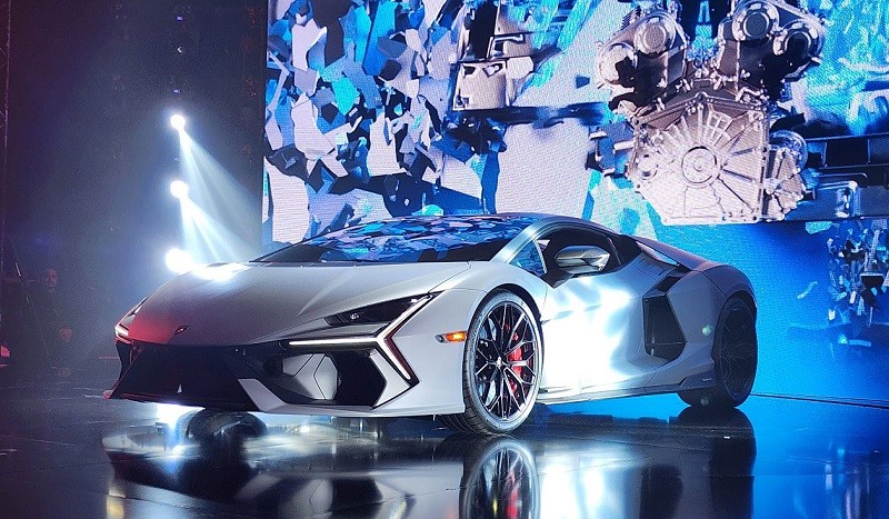 Siêu xe Lamborghini Revuelto ra mắt tại Thái Lan. Siêu xe Lamborghini Revuelto ra mắt tại Thái Lan.