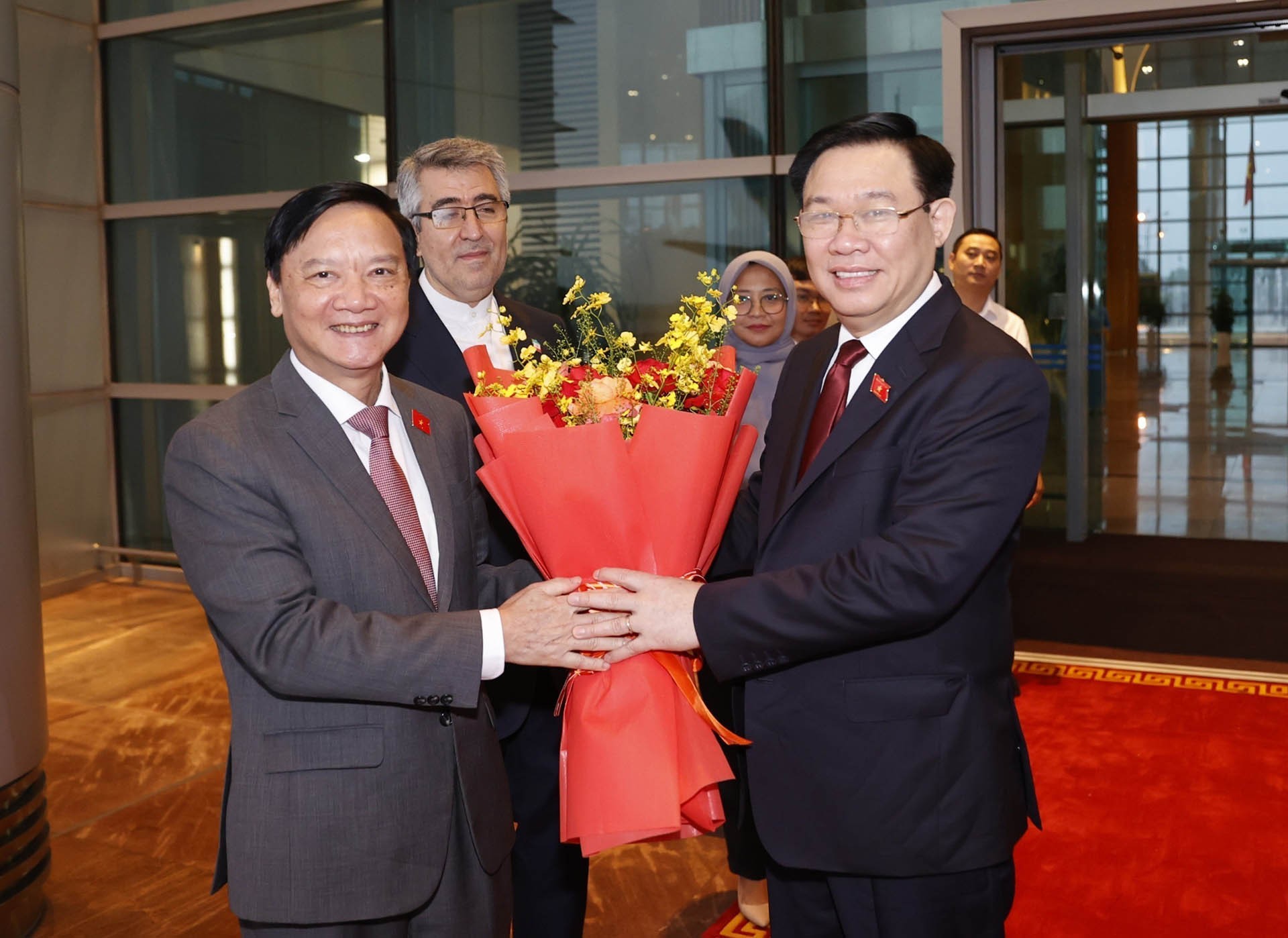 Chủ tịch Quốc hội Vương Đình Huệ lên đường tham dự Đại hội đồng AIPA-44, thăm chính thức Indonesia và Iran Chủ tịch Quốc hội Vương Đình Huệ lên đường tham dự Đại hội đồng AIPA-44, thăm chính thức Indonesia và Iran