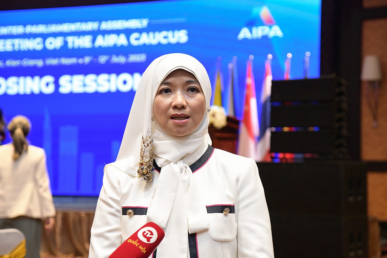 Tổng Thư ký AIPA Siti Rozaimeriyanty Dato Haji Abdul Rahman trả lời phỏng vấn Truyền hình Quốc hội Việt Nam bên lề Hội nghị. (Nguồn: Quochoi.vn) Tổng Thư ký AIPA Siti Rozaimeriyanty Dato Haji Abdul Rahman trả lời phỏng vấn Truyền hình Quốc hội Việt Nam bên lề Hội nghị. (Nguồn: Quochoi.vn)