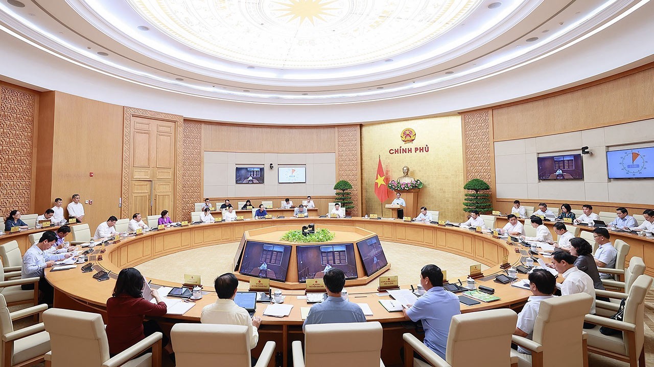 Phát biểu khai mạc phiên họp, Thủ tướng Phạm Minh Chính đề nghị các đại biểu thảo luận, phân tích kỹ, khách quan, trung thực, đánh giá toàn diện tình hình kinh tế - xã hội tháng 7 và 7 tháng vừa qua - Ảnh: VGP/Nhật Bắc Phát biểu khai mạc phiên họp, Thủ tướng Phạm Minh Chính đề nghị các đại biểu thảo luận, phân tích kỹ, khách quan, trung thực, đánh giá toàn diện tình hình kinh tế - xã hội tháng 7 và 7 tháng vừa qua - Ảnh: VGP/Nhật Bắc