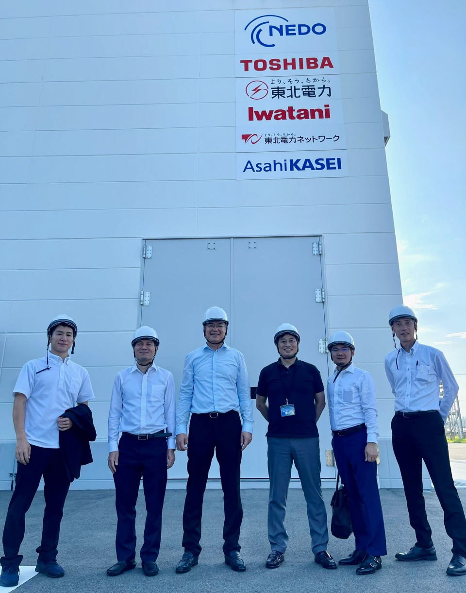 Đại sứ Phạm Quang Hiệu đã thăm nhà máy sản xuất hydrogen tại thị trấn Namie, tỉnh Fukushima. Đại sứ Phạm Quang Hiệu đã thăm nhà máy sản xuất hydrogen tại thị trấn Namie, tỉnh Fukushima.