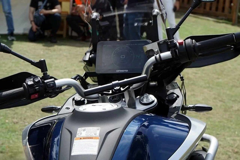 Cận cảnh CFMoto 800MT Touring vừa ra mắt tại Việt Nam, giá bán 255 triệu đồng