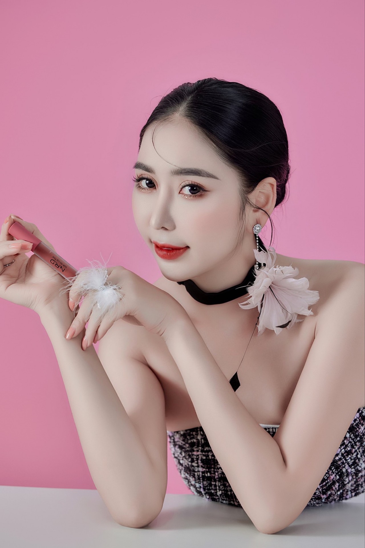 Hoa Hậu Trịnh Thanh Hồng: Cẩn trọng khi quảng cáo sản phẩm vì không muốn ảnh hưởng đến danh hiệu