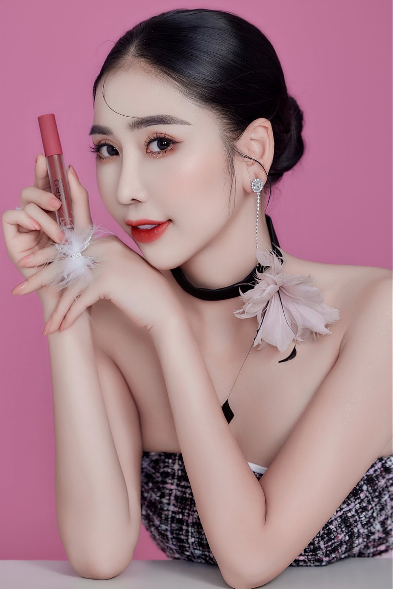 Hoa Hậu Trịnh Thanh Hồng: Cẩn trọng khi quảng cáo sản phẩm vì không muốn ảnh hưởng đến danh hiệu