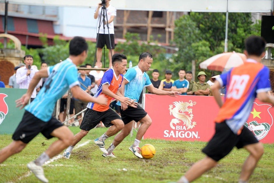 Bàn giao giai đoạn 1 dự án 'Nâng bước thể thao' và 'Thắp sáng đường quê' Bàn giao giai đoạn 1 dự án 'Nâng bước thể thao' và 'Thắp sáng đường quê'