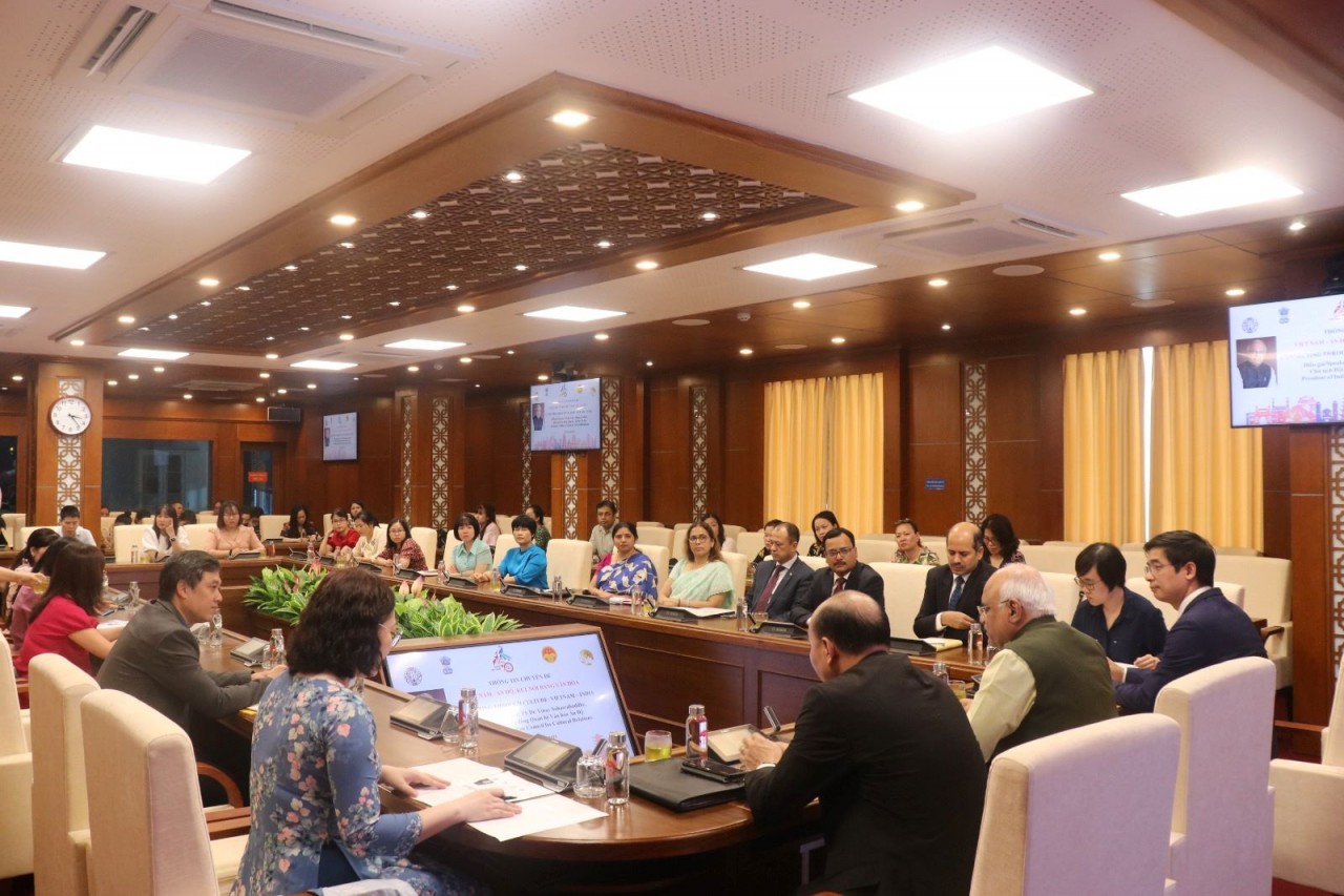 TS. Vinay Sahasrabuddhe thuyết trình tại buổi thông tin chuyên đề “Việt Nam - Ấn Độ: Kết nối qua văn hóa”, ngày 4/8/2023. TS. Vinay Sahasrabuddhe thuyết trình tại buổi thông tin chuyên đề “Việt Nam - Ấn Độ: Kết nối qua văn hóa”, ngày 4/8/2023.