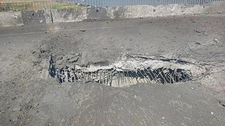 (08.07) Một số hư hại tại cây cầu Chonhar sau vụ tấn công của Ukraine. (Nguồn: RIA Novosti) (08.07) Một số hư hại tại cây cầu Chonhar sau vụ tấn công của Ukraine. (Nguồn: RIA Novosti)