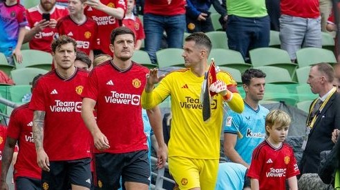 Bóng đá giao hữu: Harry Maguire đánh đầu chuyền bóng giúp Man Utd hòa may mắn Athletic Bilbao