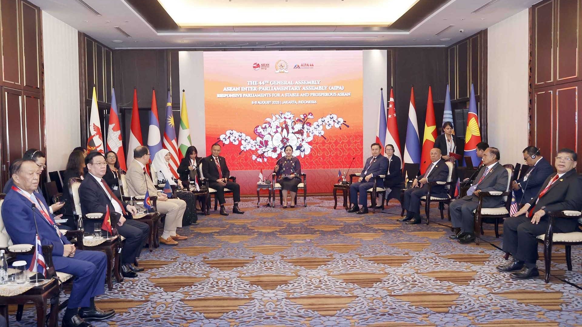 Các Trưởng đoàn tham dự Đại hội đồng AIPA-44 chào Chủ tịch Hạ viện Indonesia, Chủ tịch AIPA 2023 Puan Maharani