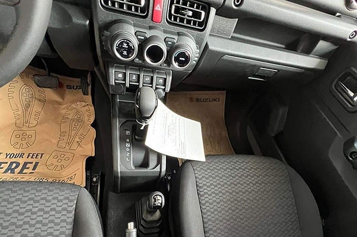 Suzuki Jimny chính hãng lần đầu lộ diện tại Việt Nam Suzuki Jimny chính hãng lần đầu lộ diện tại Việt Nam