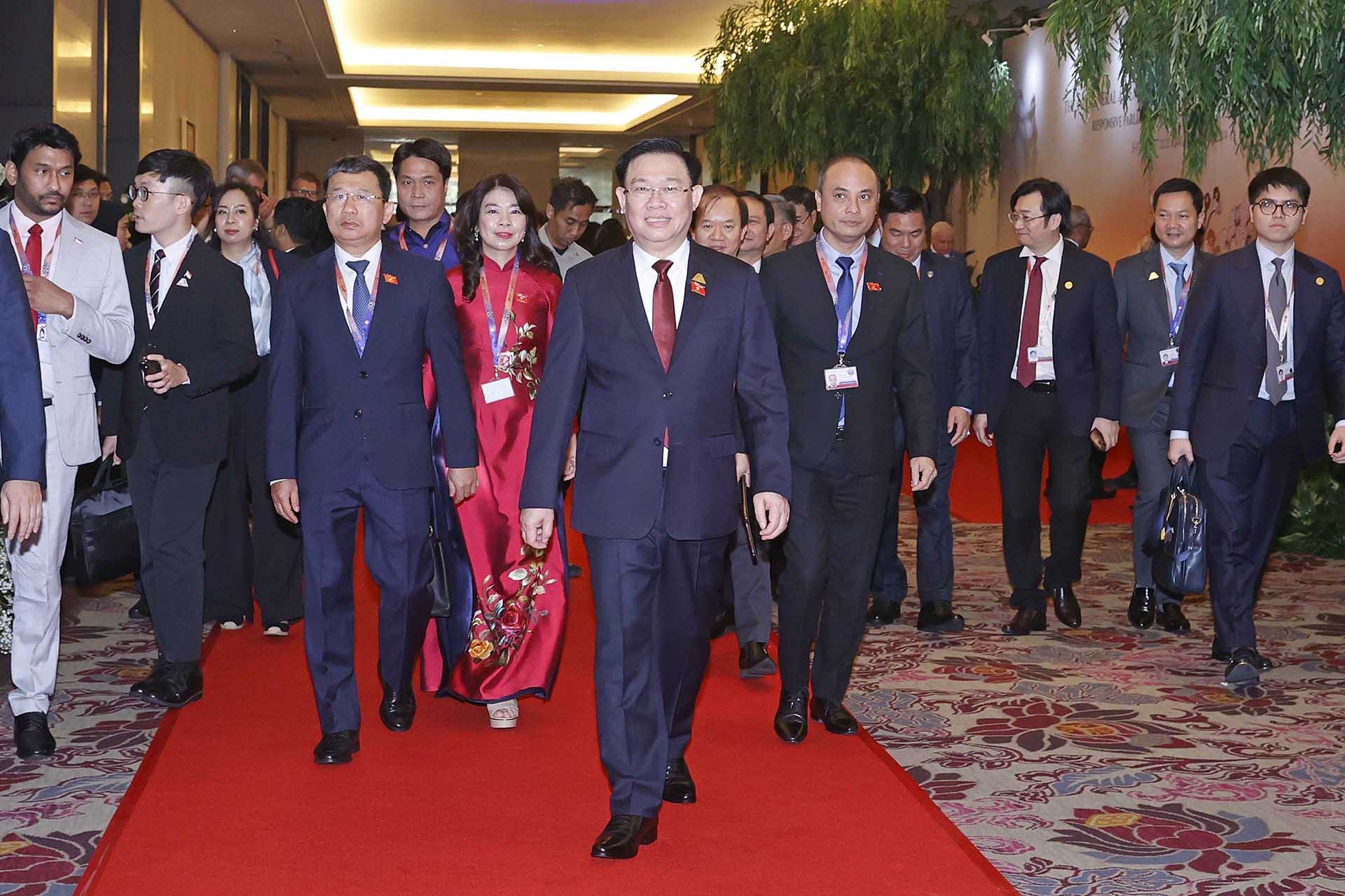 Chủ tịch Quốc hội Vương Đình Huệ và đại biểu dự lễ khai mạc. Ảnh: TTXVN Chủ tịch Quốc hội Vương Đình Huệ và đại biểu dự lễ khai mạc. Ảnh: TTXVN