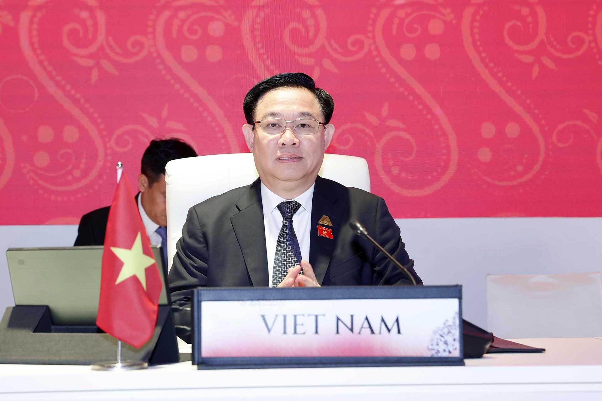 Chủ tịch Quốc hội Vương Đình Huệ dự phiên toàn thể thứ nhất Đại Hội đồng AIPA-44. (Nguồn: TTXVN) Chủ tịch Quốc hội Vương Đình Huệ dự phiên toàn thể thứ nhất Đại Hội đồng AIPA-44. (Nguồn: TTXVN)