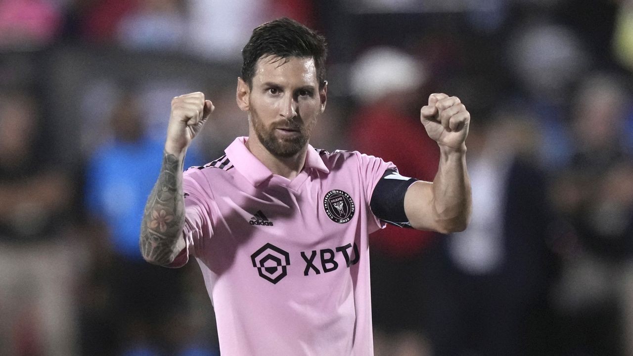 Tỏa sáng rực rỡ trong màu áo Inter Miami, Lionel Messi kỷ lục vĩ đại nhất làng bóng bóng đá thế giới Tỏa sáng rực rỡ trong màu áo Inter Miami, Lionel Messi kỷ lục vĩ đại nhất làng bóng bóng đá thế giới
