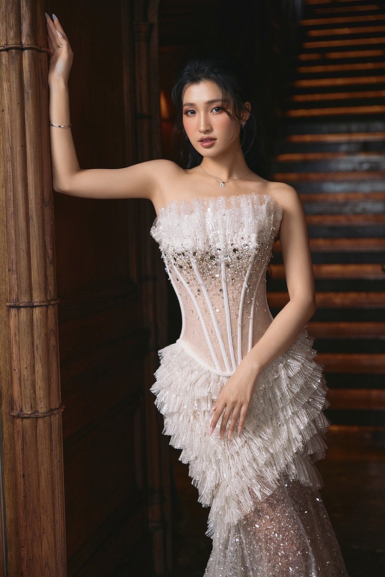 Á hậu Phương Nhi