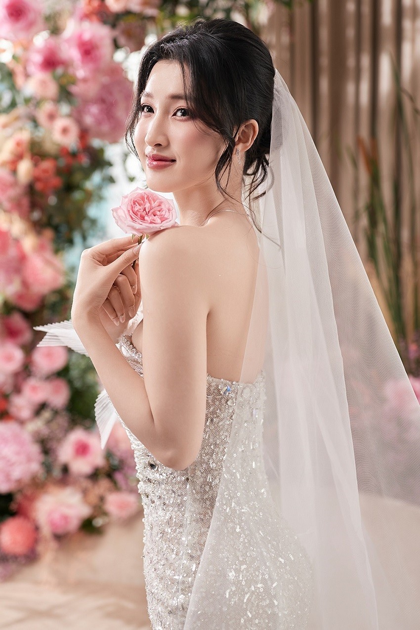 Á hậu Phương Nhi