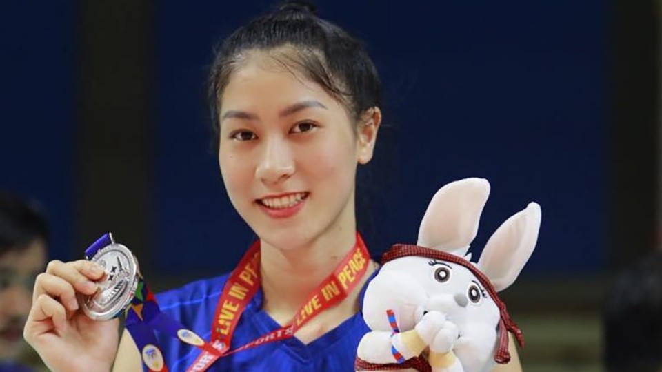 'Hoa khôi bóng chuyền' Hoàng Thị Kiều Trinh hút mọi ánh nhìn với 'góc nghiêng thần thánh'