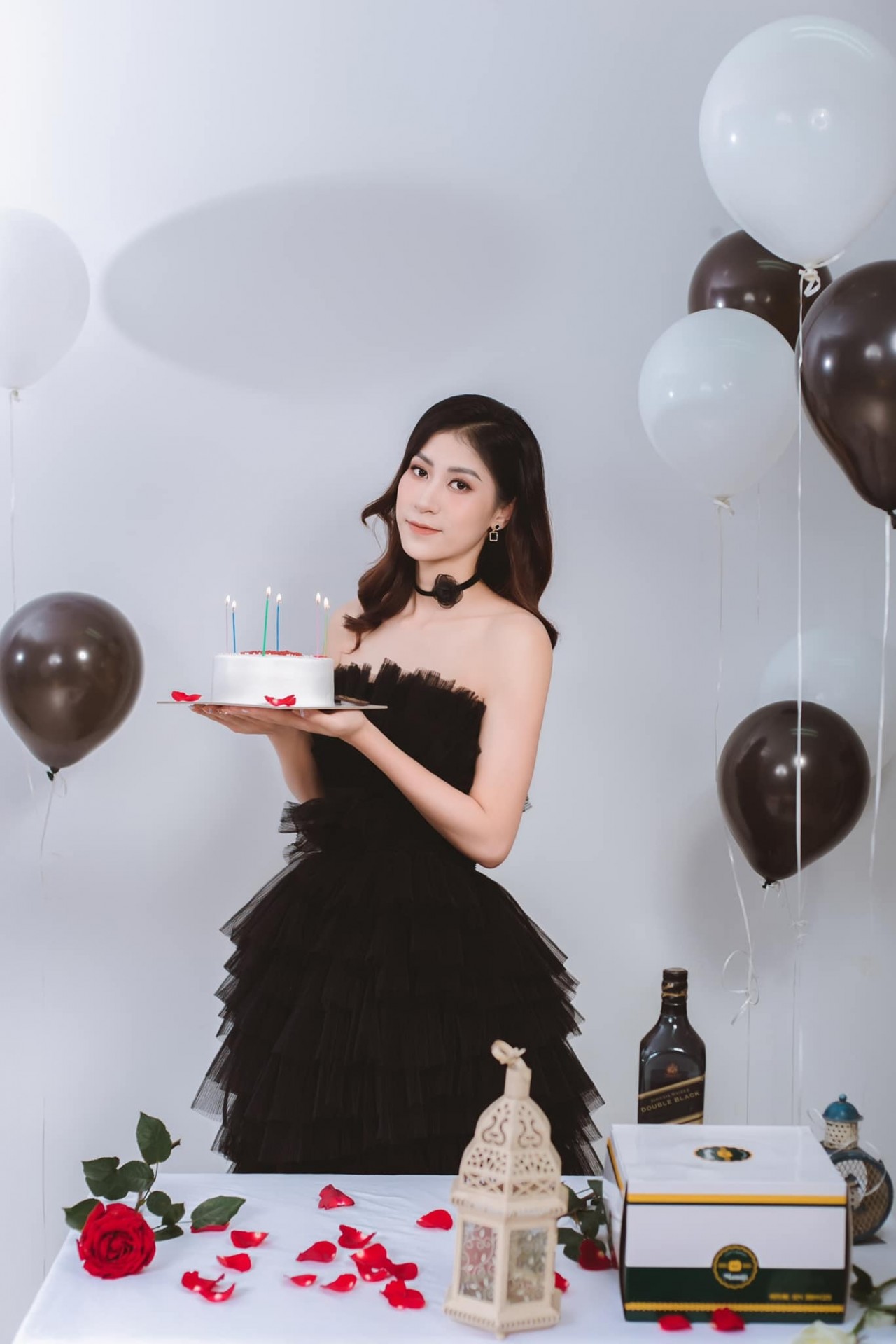  Kiều Trinh đón sinh nhật tuổi 22 hồi tháng 2/2023. Người đẹp của Bộ Tư lệnh thông tin gây chú ý bởi gương mặt khả ái, làn da trắng, vóc dáng cân đối.