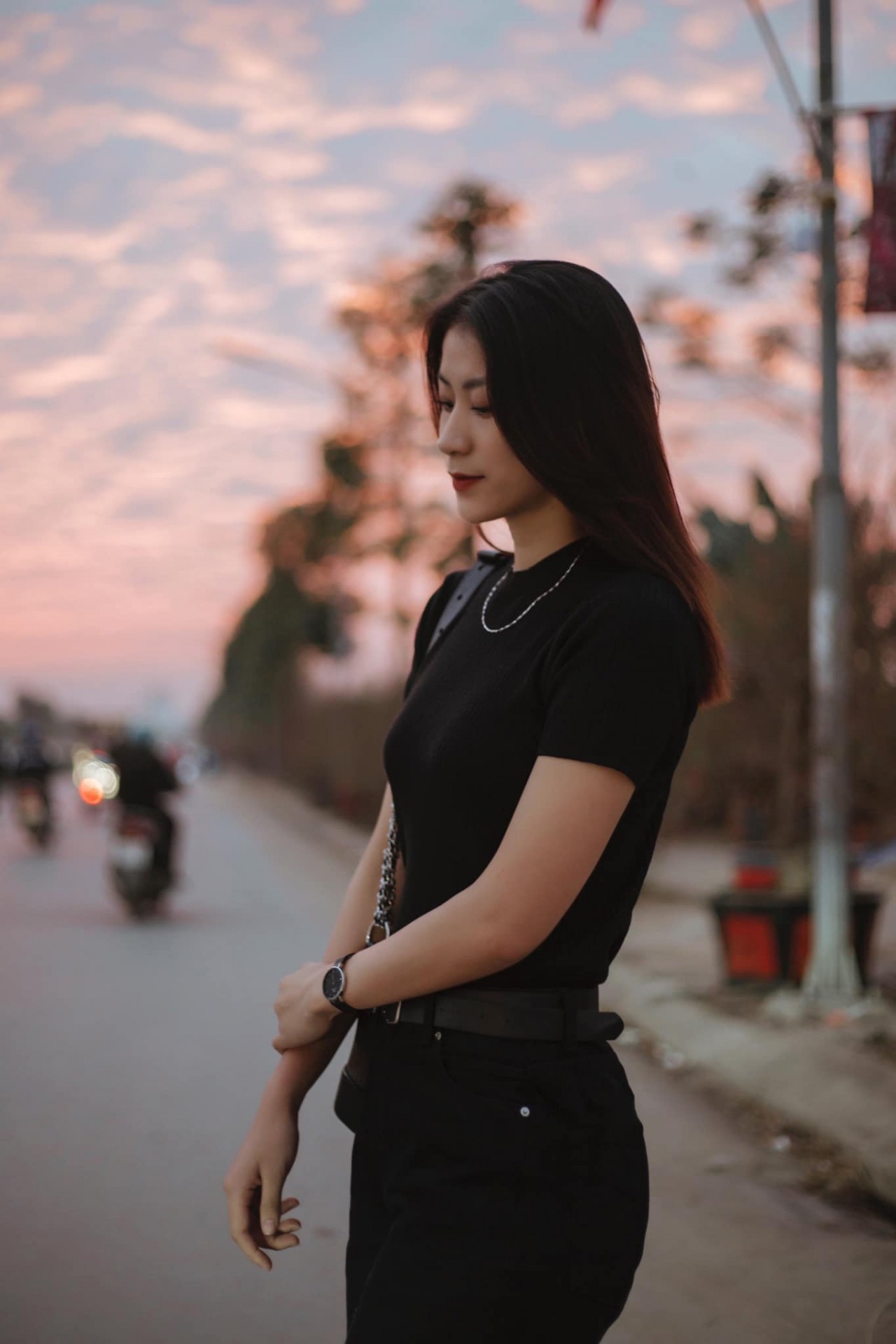 'Hoa khôi bóng chuyền' Hoàng Thị Kiều Trinh hút mọi ánh nhìn với 'góc nghiêng thần thánh'