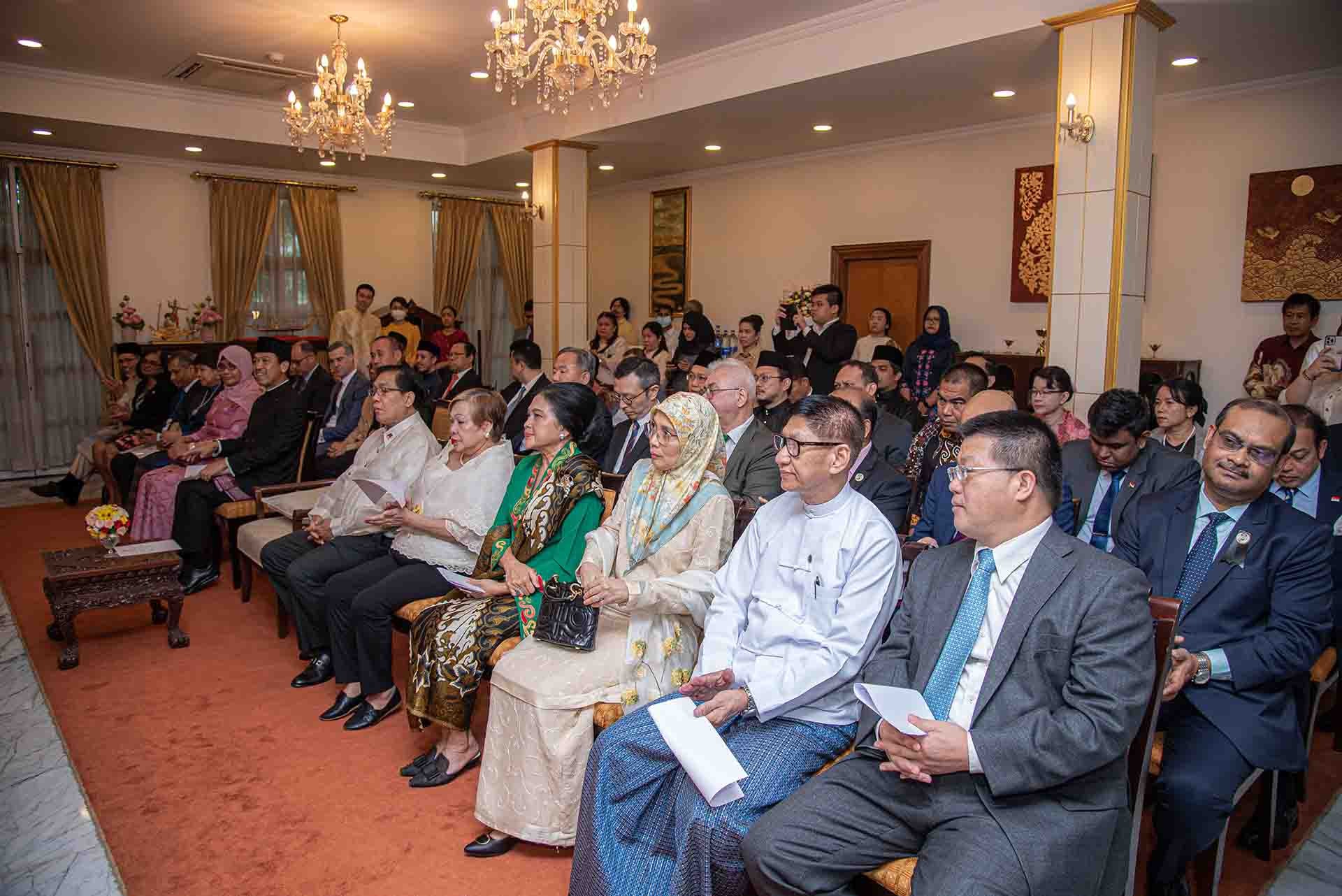 Các đại biểu tham dự sự kiện.