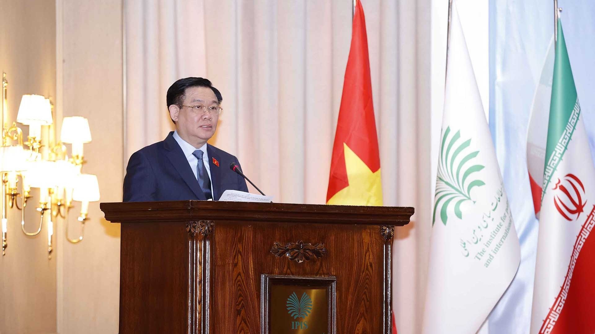 Chủ tịch Quốc hội Vương Đình Huệ phát biểu tại Viện Nghiên cứu chính trị và quan hệ quốc tế Iran