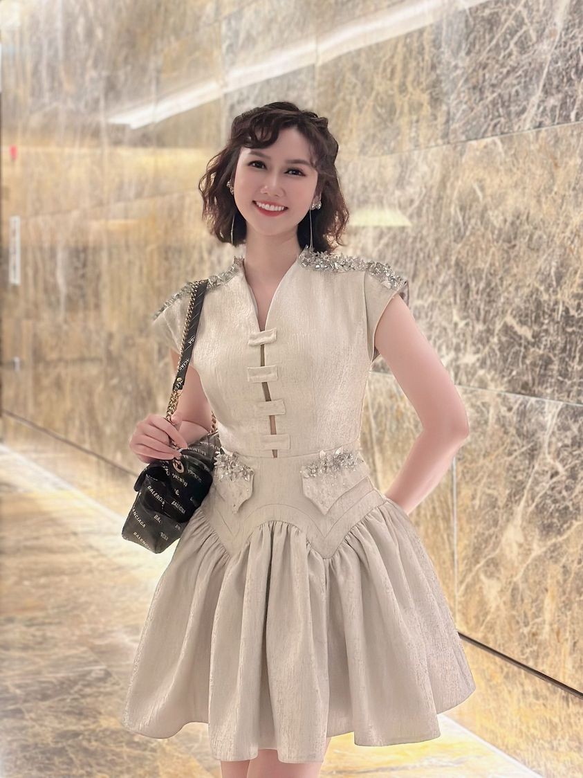 Diễn viên Hương Giang phim Làng trong phố