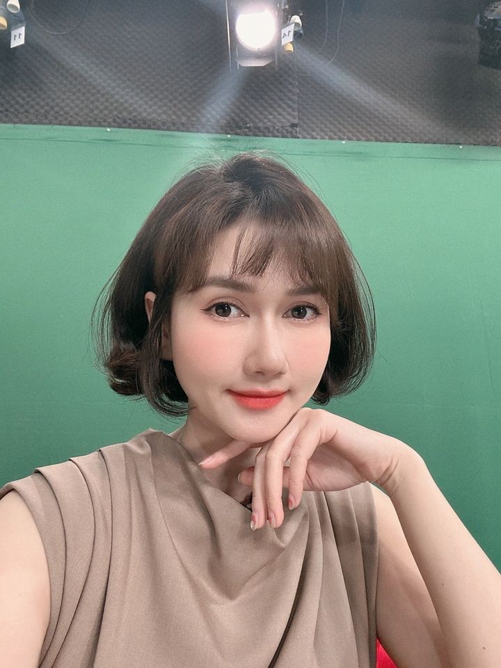 Diễn viên Hương Giang phim Làng trong phố