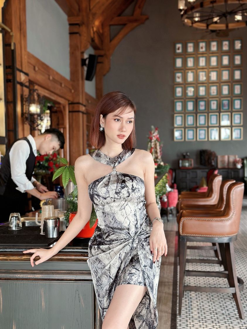 Diễn viên Hương Giang phim Làng trong phố