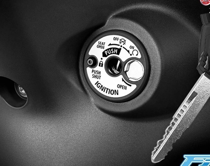 Ổ khóa đa năng trên Yamaha Finn 2023.