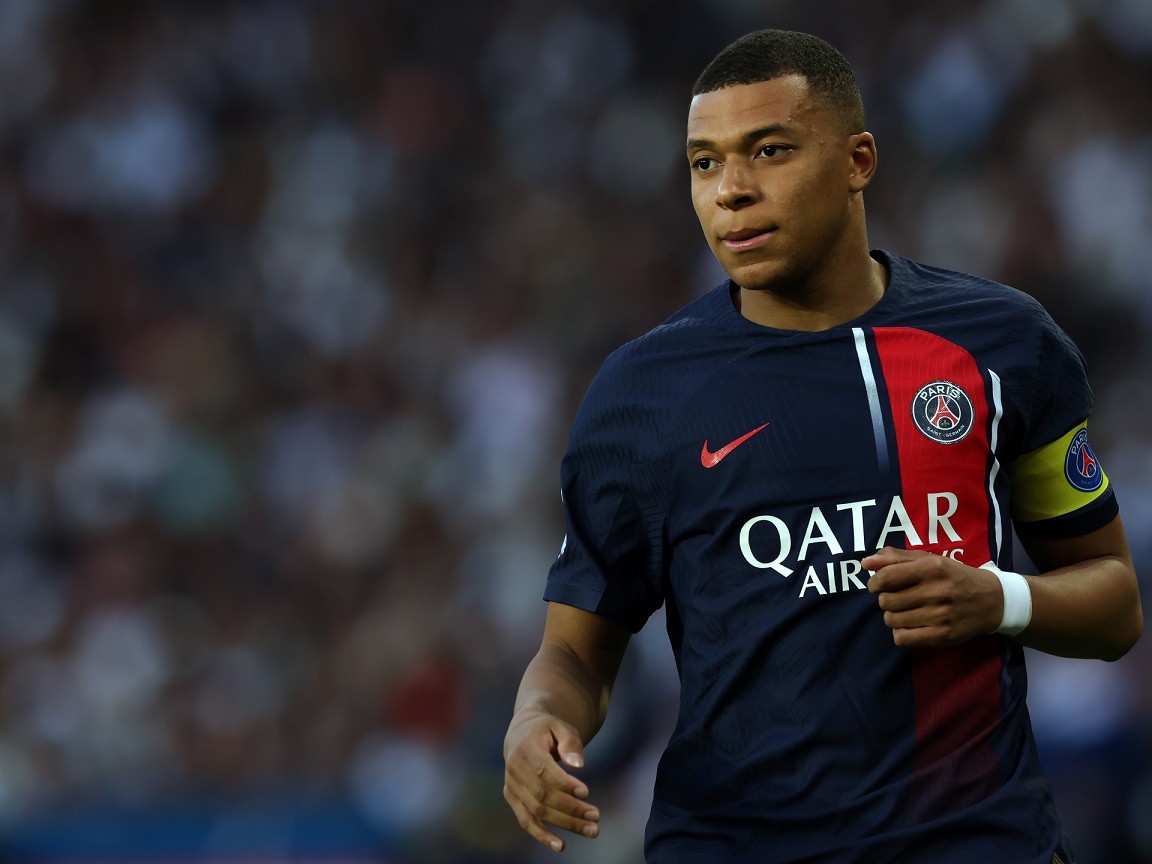 cầu thủ ngày 11/8: Kylian Mbappe ở lại PSG;