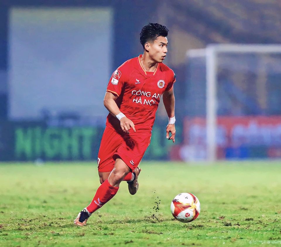Hiện hậu vệ Vũ Văn Thanh đang thi đấu cho CLB Công an Hà Nội. (Nguồn: FBCN) Hiện hậu vệ Vũ Văn Thanh đang thi đấu cho CLB Công an Hà Nội. (Nguồn: FBCN)
