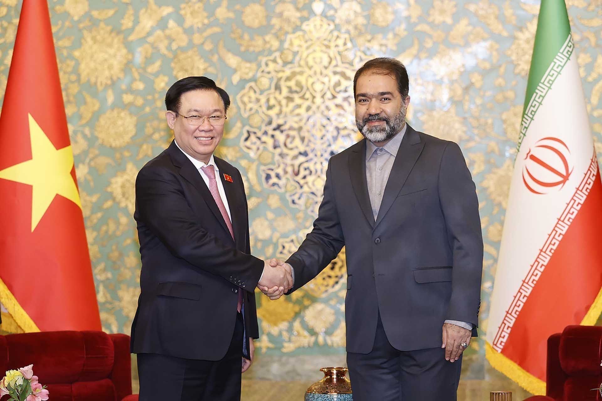 Chủ tịch Quốc hội Vương Đình Huệ tiếp Tỉnh trưởng Isfahan Reza Mortazavi. (Nguồn: TTXVN) Chủ tịch Quốc hội Vương Đình Huệ tiếp Tỉnh trưởng Isfahan Reza Mortazavi. (Nguồn: TTXVN)