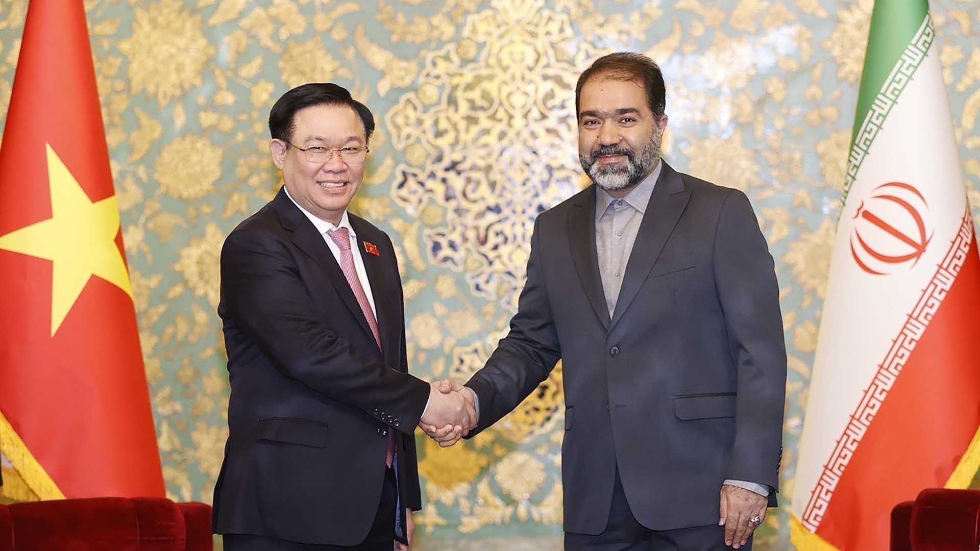 Chủ tịch Quốc hội Vương Đình Huệ tiếp Tỉnh trưởng Isfahan, Iran