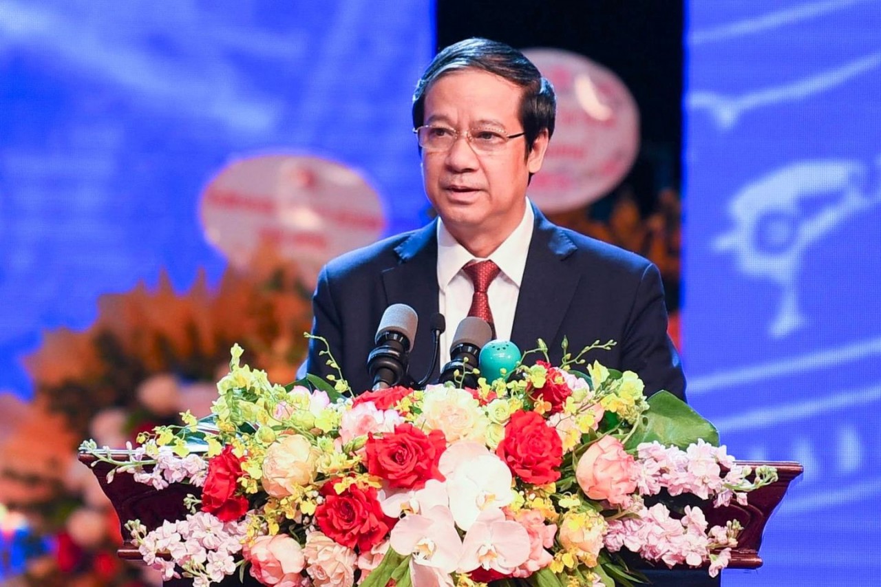 Lần đầu tiên Bộ trưởng Bộ GD&ĐT đăng đàn đối thoại với giáo viên Lần đầu tiên Bộ trưởng Bộ GD&ĐT đăng đàn đối thoại với giáo viên