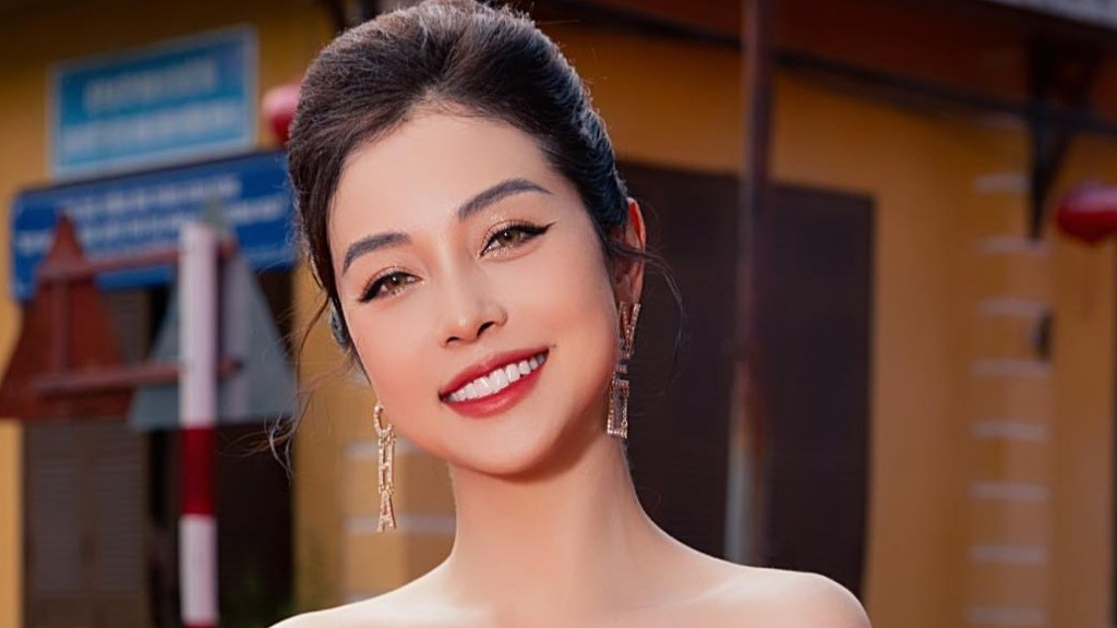 Ngắm nhan sắc mặn mà của Hoa hậu Jennifer Phạm