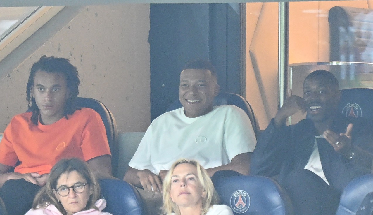 Chuyển nhượng cầu thủ ngày 13/8: Kyle Walker đàm phán Man City; Chelseaquan tâm thủ môn Kasper Schmeichel; Mbappe ở lại PSG