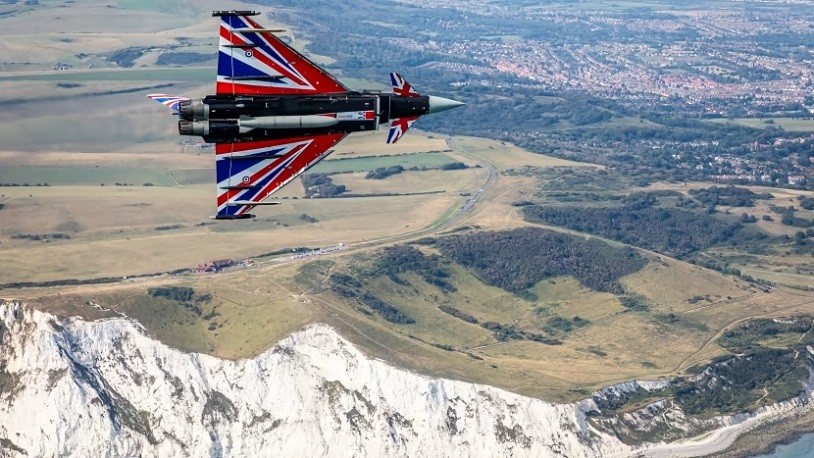 Anh ngăn chặn hai máy bay ném bom của Nga ở Bắc Scotland