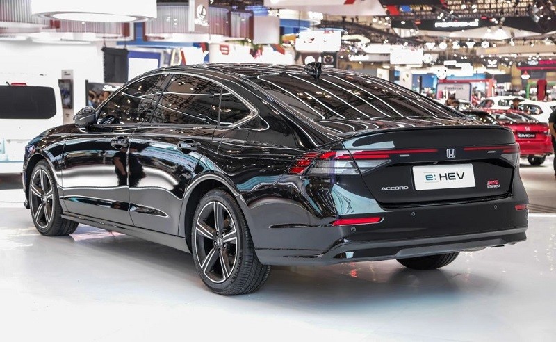 Honda Accord 2024 sở hữu thiết kế được thay đổi toàn diện.