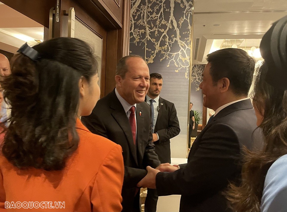 4 tháng, 3 lần gặp gỡ và một FTA ký kết ‘quá nhanh’…