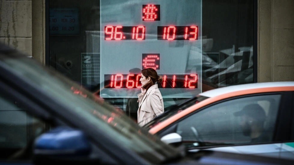Moscow 'chi bạo tay' để né trừng phạt, đồng Ruble yếu nhưng ngân khố mạnh, kinh tế Nga còn lâu mới vướng khủng hoảng