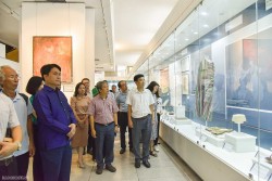 Sinh hoạt chi bộ chuyên đề 'Tặng phẩm đối ngoại của Chủ tịch Hồ Chí Minh'