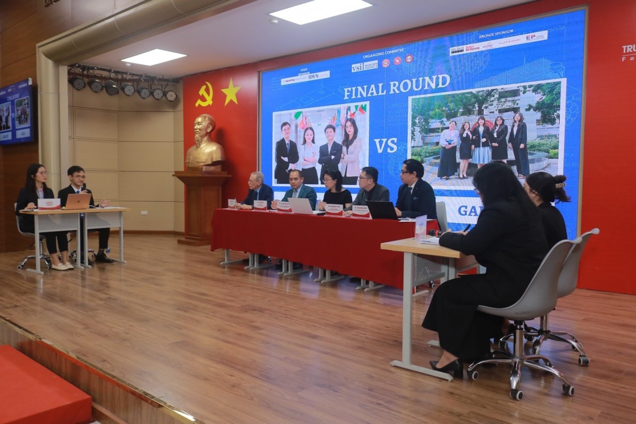 (08.16) Trận chung kết căng thẳng giữa hai đội Ladreit (Học viện Ngoại giao) và Gaja (Đại học Luật TP Hồ Chí Minh) (08.16) Trận chung kết căng thẳng giữa hai đội Ladreit (Học viện Ngoại giao) và Gaja (Đại học Luật TP Hồ Chí Minh)