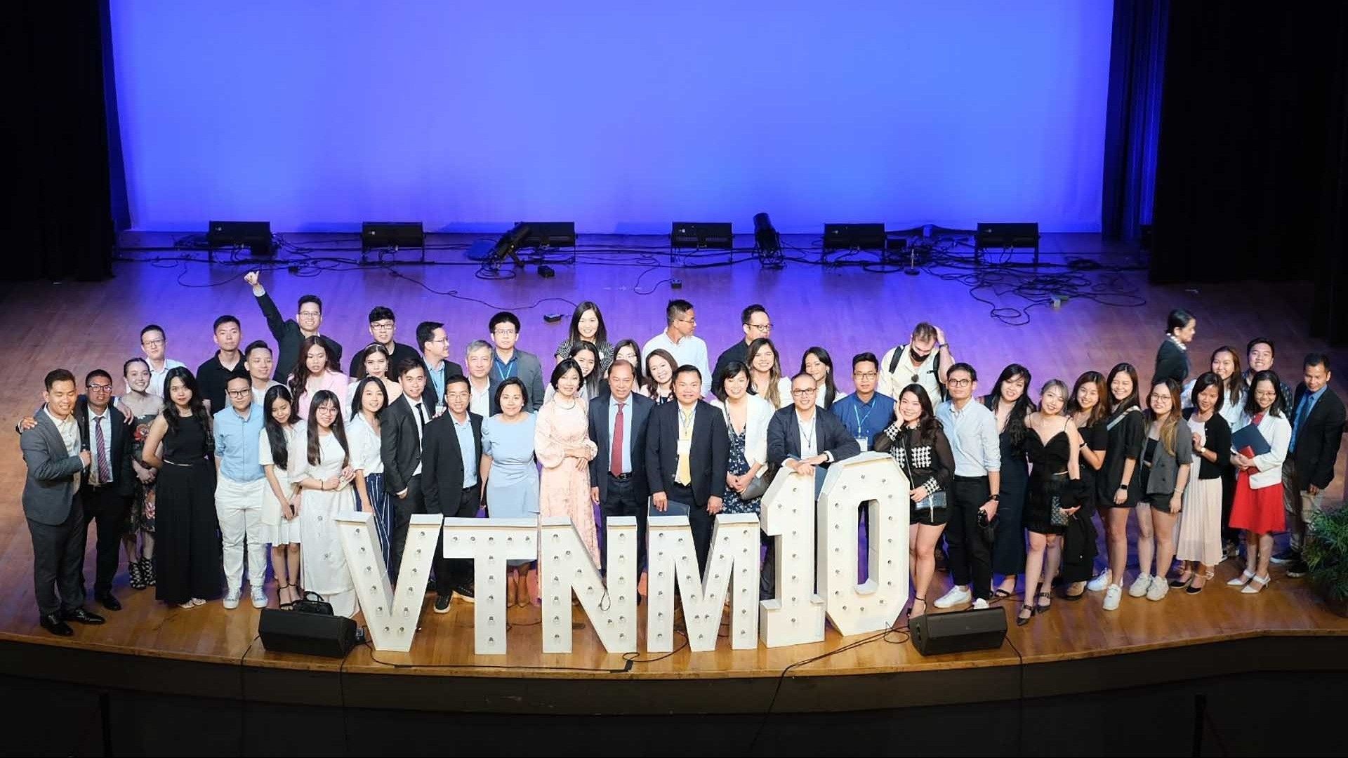 Vòng tay nước Mỹ: Điểm hẹn của những người Việt trẻ ở Mỹ